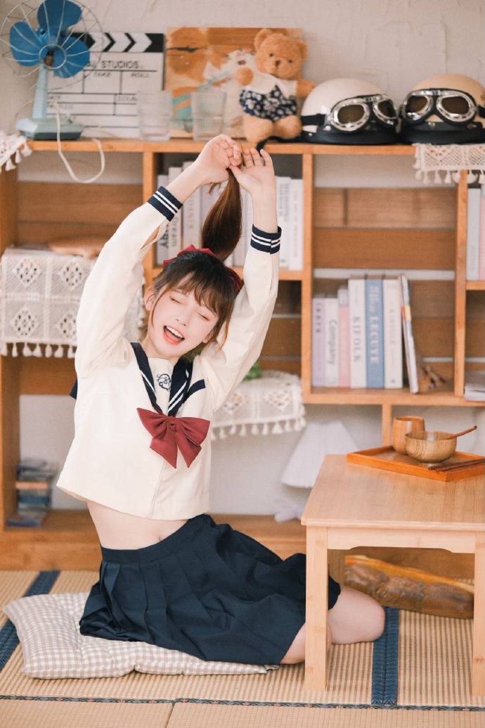 我在开会他在下添的很爽视频