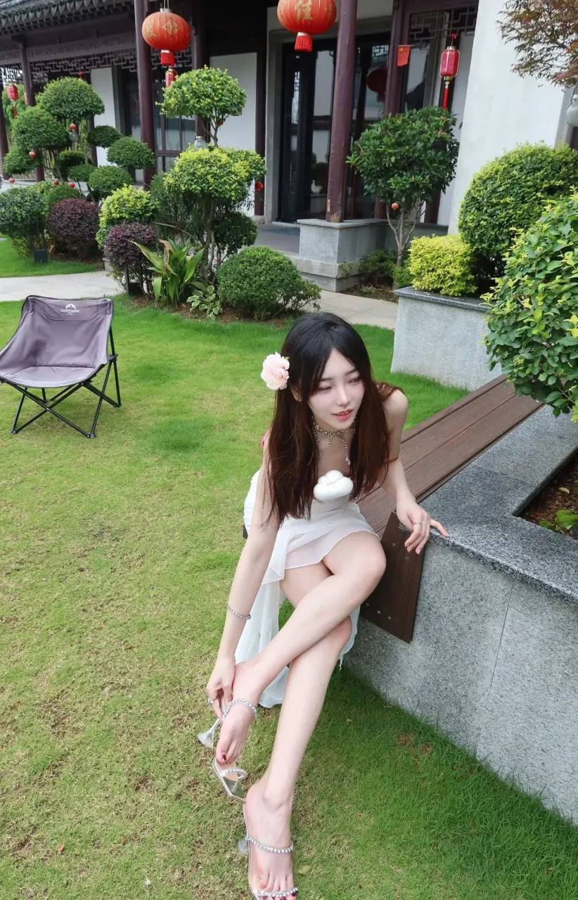 玩弄了裸睡少妇人妻野战